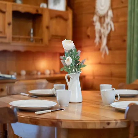 シャレー Loree Biron