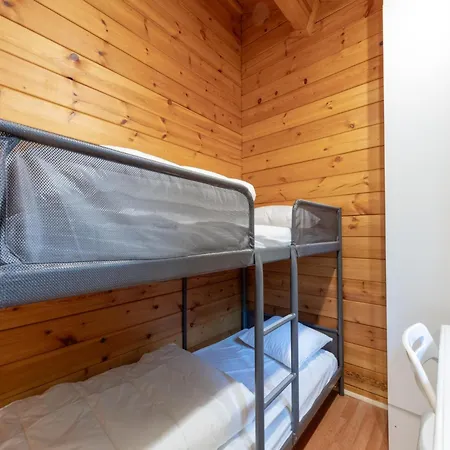 シャレー Loree Biron